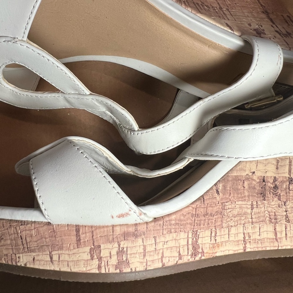 Coach and Four Womans White Wedges Size 9 - Picture 10 of 13